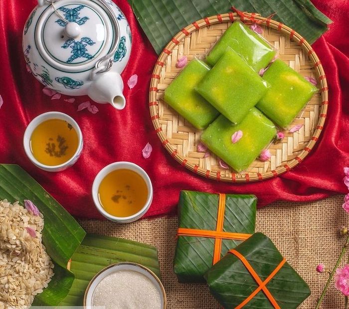 Bánh cốm Hà Nội, những chiếc bánh nhỏ mang hương vị truyền thống của thủ đô.