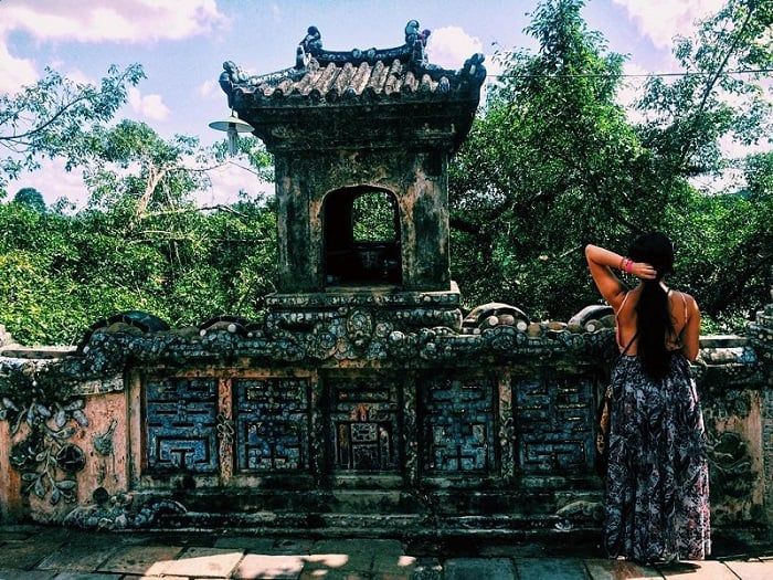 di tích điện Hòn Chén