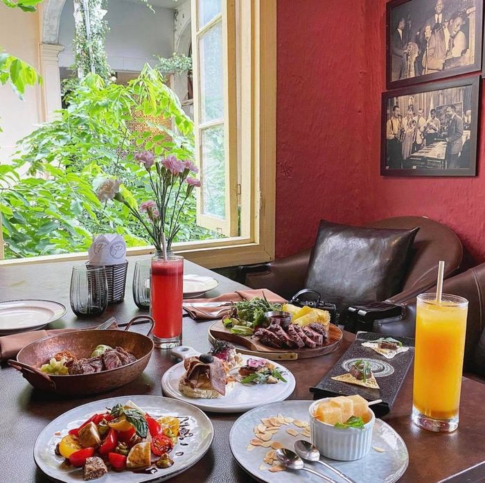 Thưởng thức món Âu chuẩn vị trong không gian lãng mạn của Pincho Tapas Kitchen & Drinks 38