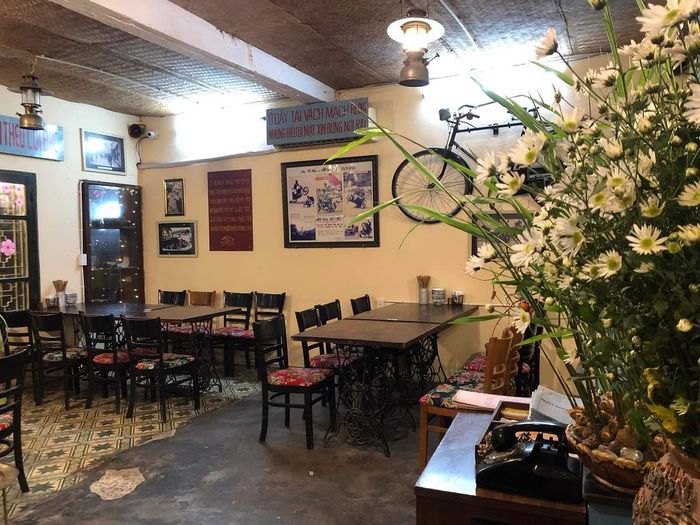 Trải nghiệm không gian thời ông bà trong các quán cơm kiểu bao cấp ở Hà Nội