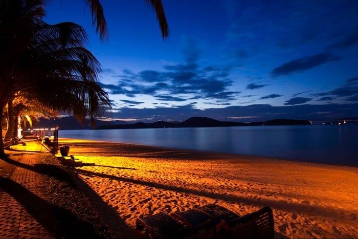 Khám phá vẻ đẹp của biển Nha Trang vào ban đêm
