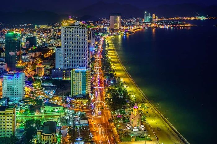 Khám phá vẻ đẹp của biển Nha Trang vào ban đêm