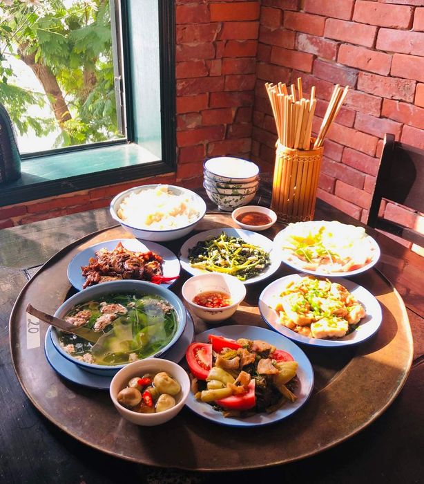 Trải nghiệm quay ngược thời gian trong quán cơm kiểu bao cấp ở Hà Nội số 9
