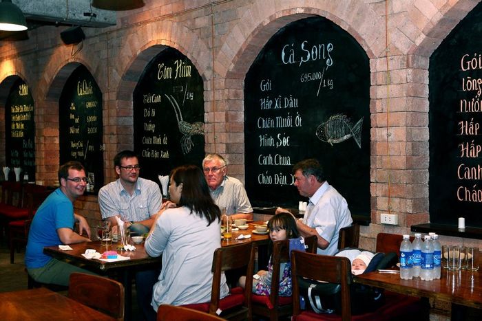 Quay ngược thời gian đến quán cơm kiểu bao cấp thời ông bà ta ở Hà Nội số 14