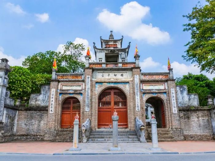 Vẻ đẹp của Hà Nội khiến lòng người say đắm trước 12 danh lam thắng cảnh.