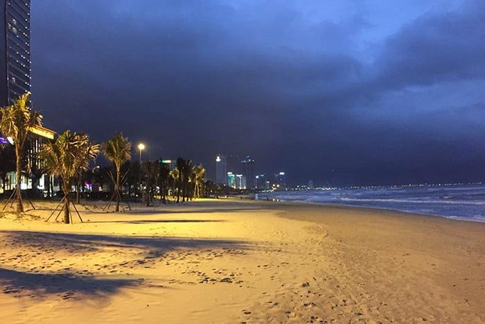 Biển Nha Trang khi màn đêm buông xuống