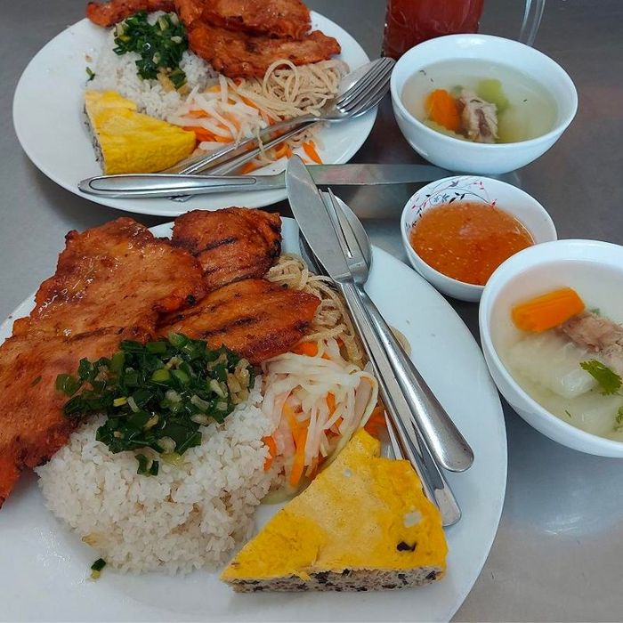 Top 10 quán cơm tấm Hà Nội ngon bổ rẻ luôn được nhiều người ưa chuộng