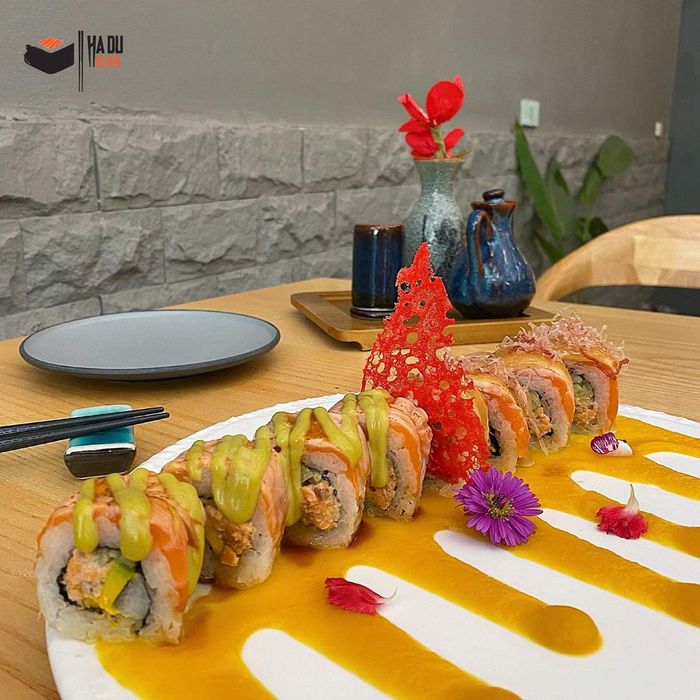 Dễ dàng lựa chọn từ thực đơn đa dạng với hơn 200 món ngon tại Hadu Sushi 7