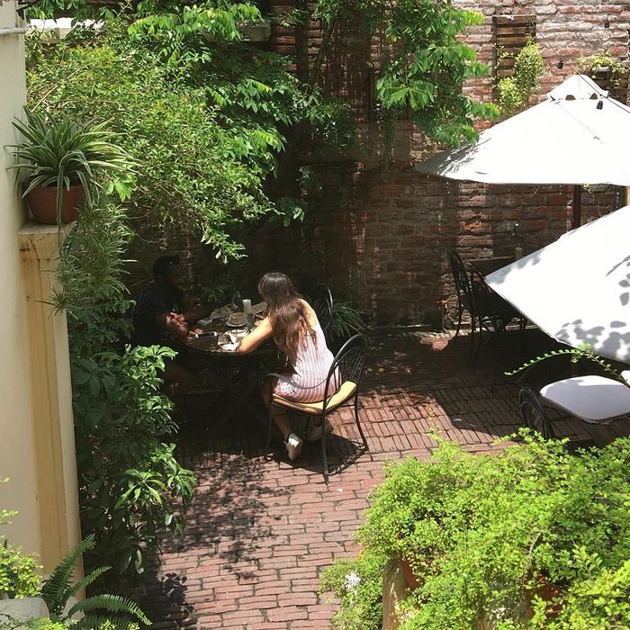 Xofa Cafe, nơi mỗi khi đêm về là điểm trú chân ấm áp