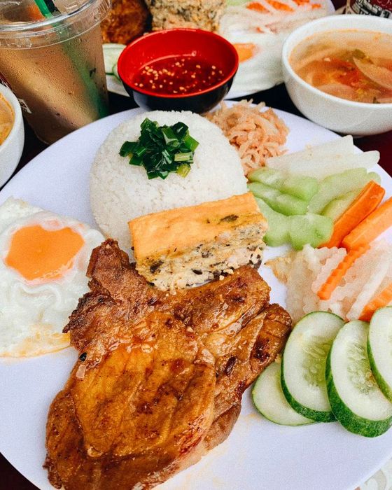 Top 10 quán cơm tấm Hà Nội ngon bổ rẻ luôn nhận được sự ưa chuộng từ mọi người