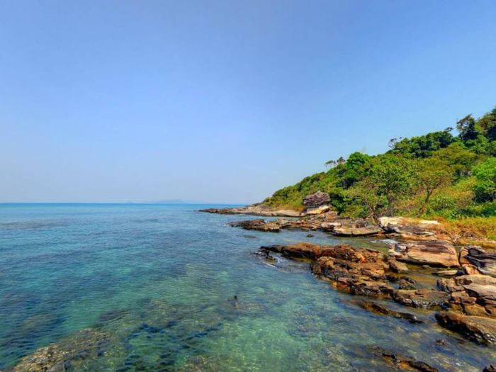 Hòn Bần (hay còn được gọi là Hòn Bàng)
