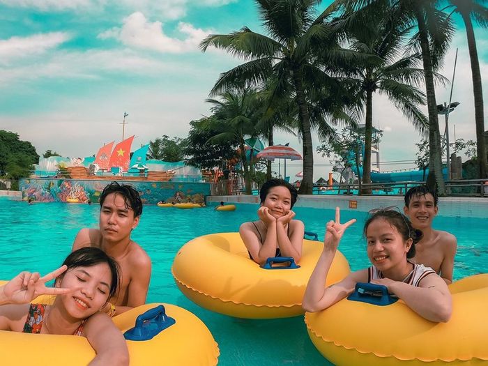 Hè đã đến, hãy cùng nhau đến công viên nước hồ Tây để thư giãn nhé!