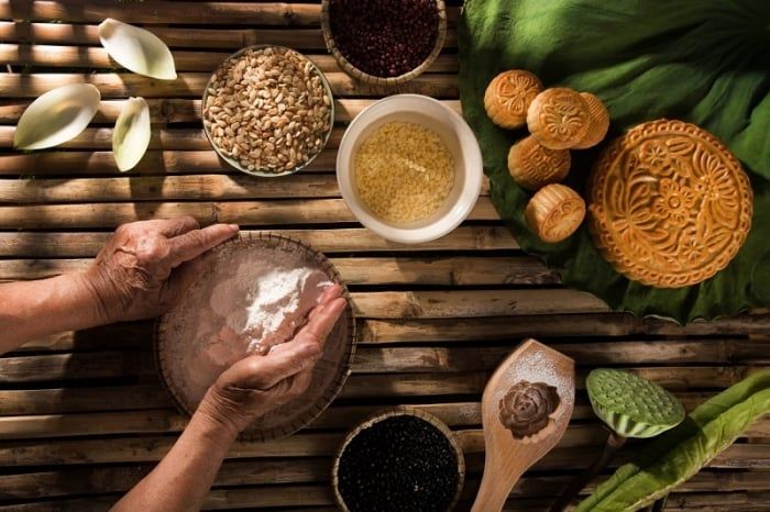 Cách làm bánh trung thu thập cẩm