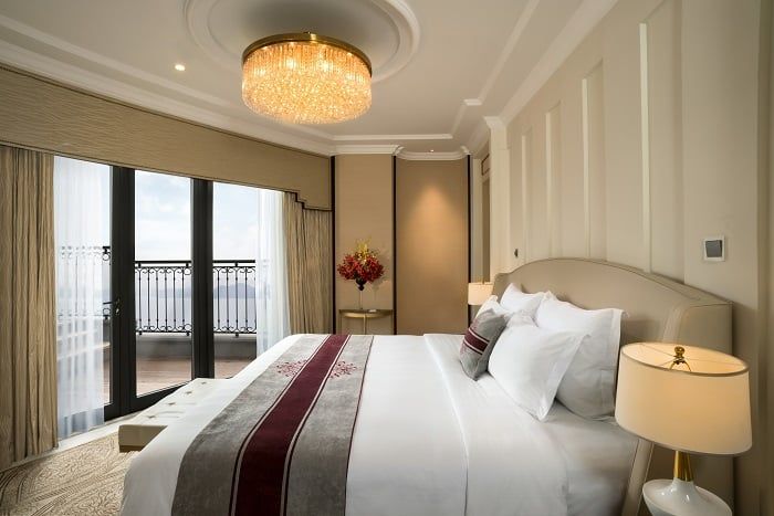 Khu phố cổ Hạ Long