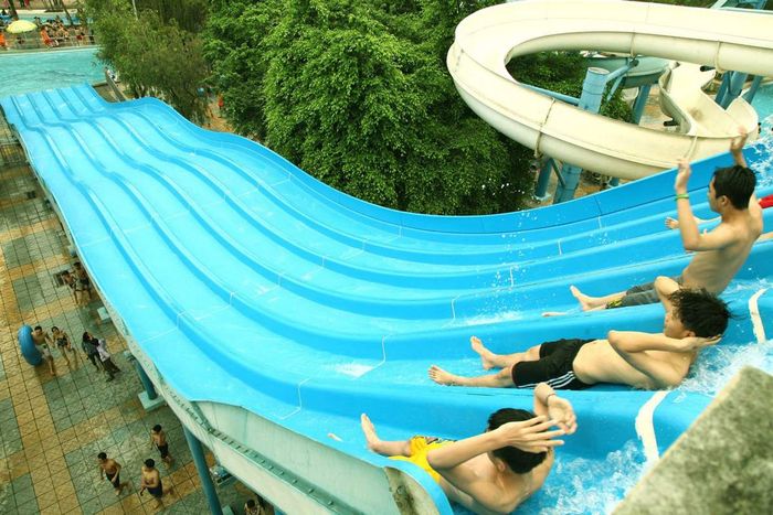 Hè đã đến, cùng nhau đến công viên nước hồ Tây để thư giãn nhé!