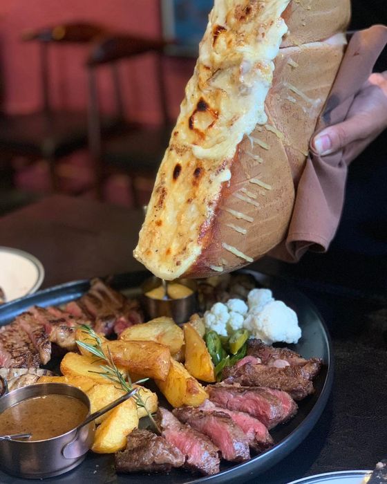 Thưởng thức món Âu chuẩn vị trong không gian lãng mạn của Pincho Tapas Kitchen & Drinks 19