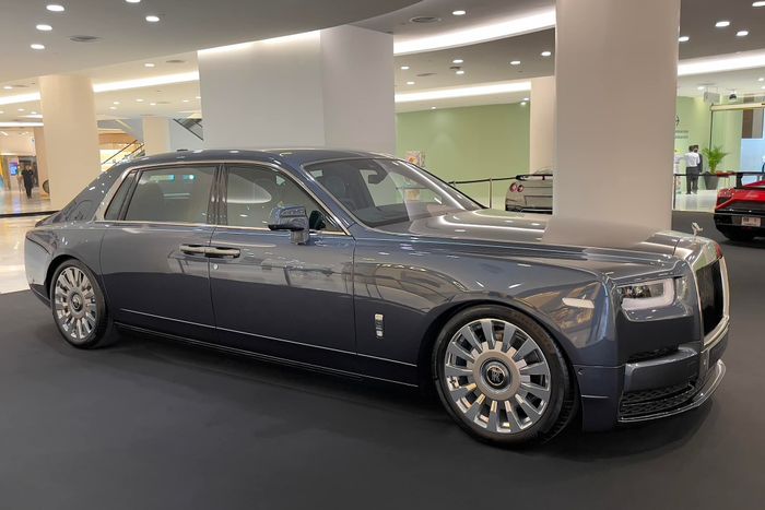 Người giàu Thái Lan trưng bày bộ sưu tập xe hơi khổng lồ, trong đó có chiếc Phantom Tempus giới hạn 20 chiếc dan-sieu-xe-thai-lan-Mytour-9.jpg