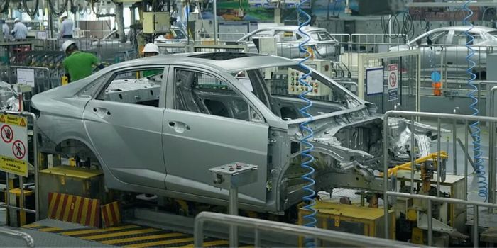 Hyundai Accent 2024 đã bắt đầu được sản xuất, sở hữu hơn 65 tính năng an toàn 2023-hyundai-verna-production-1068x534.jpg