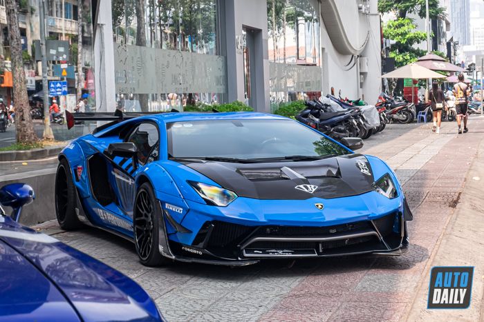Chiếc Lamborghini Aventador độ Liberty Walk độc nhất tại Việt Nam đã được trả về màu sơn nguyên bản.