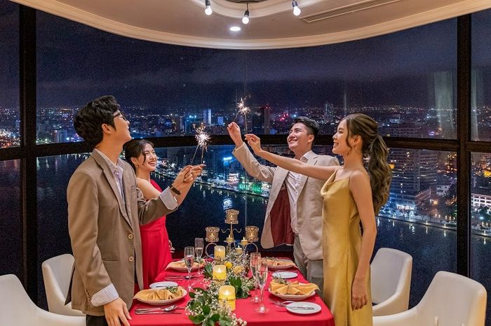 Thưởng thức ẩm thực trên cao