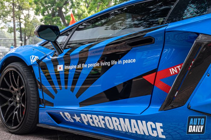 Chiếc Lamborghini Aventador độ Liberty Walk độc nhất tại Việt Nam đã được trả về với màu sơn nguyên bản.