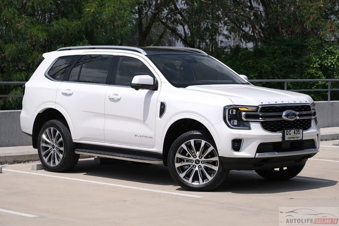 Hình ảnh thực tế của Ford Everest Platinum V6 3.0L tại Thái Lan ford-everest-platinum-v6-ex-001.jpg