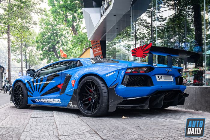 Chiếc Lamborghini Aventador độ Liberty Walk độc nhất tại Việt Nam đã được trả về với màu sơn nguyên bản.