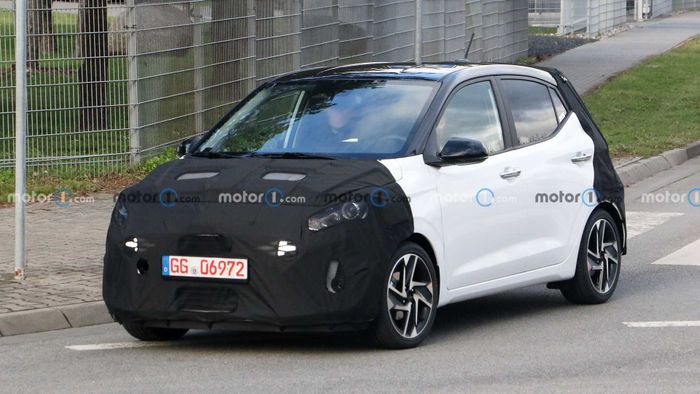 Hyundai i10 Facelift 2024 tiết lộ trên đường thử nghiệm, có sự thay đổi về kiểu dáng 2024-hyundai-i10-front-view-spy-photo.jpg
