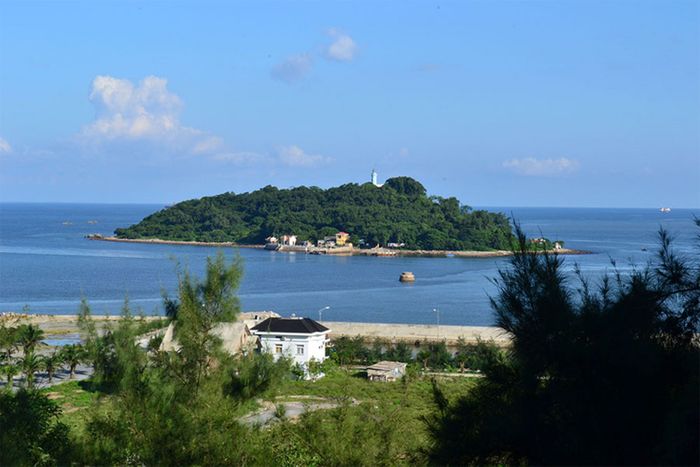Hải đăng Đảo Hòn Dấu là nơi ghi lại những dấu tích của thời kỳ lịch sử hoàng kim của Hải Phòng