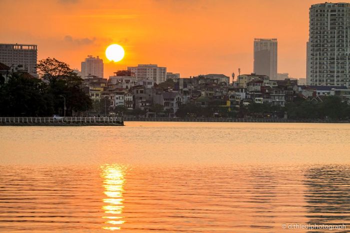 Tranh hoàng hôn tại Hồ Tây đẹp đến ngất ngây trong những ngày cuối thu 3