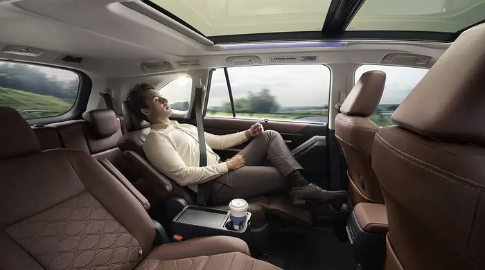 Toyota Innova 2023 rất hot, người dùng đặt hàng phải chờ đợi hơn một năm toyota-innova-hycross-4.jpg