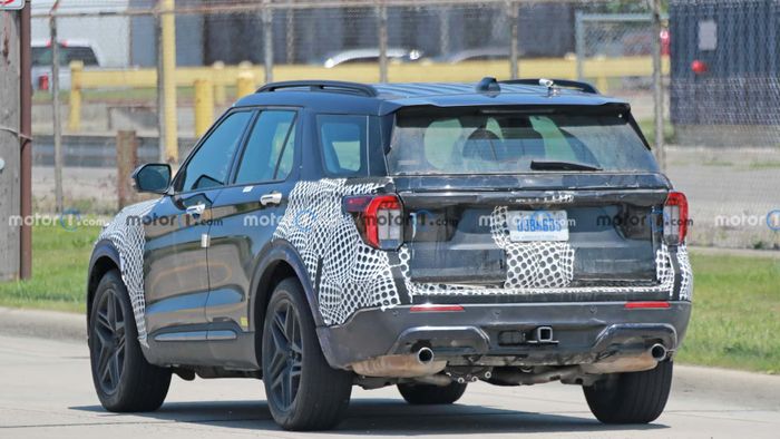 Ford Explorer 2024 xuất hiện, hứa hẹn nhiều thay đổi đáng kể về thiết kế 2024-ford-explorer-rear-view-spy-photo.jpg