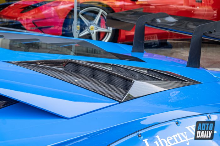 Chiếc Lamborghini Aventador độ Liberty Walk độc nhất tại Việt Nam đã được trả về với màu sơn nguyên bản.