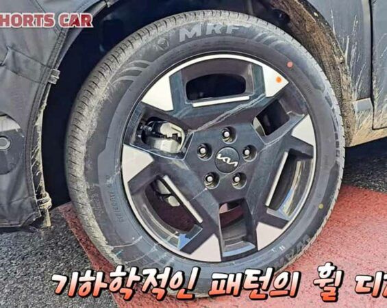Bí mật về nội thất của Kia Clavis: Bao gồm cửa sổ trời, camera 360 độ, ghế làm mát và hệ thống ADAS kia-clavis-suv-new-spy-shots-detail-launch-4-565x450.jpg