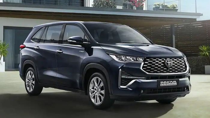 Toyota Innova 2023 gây bão, khách hàng phải chờ đợi hơn một năm toyota-innova-hycross.jpg
