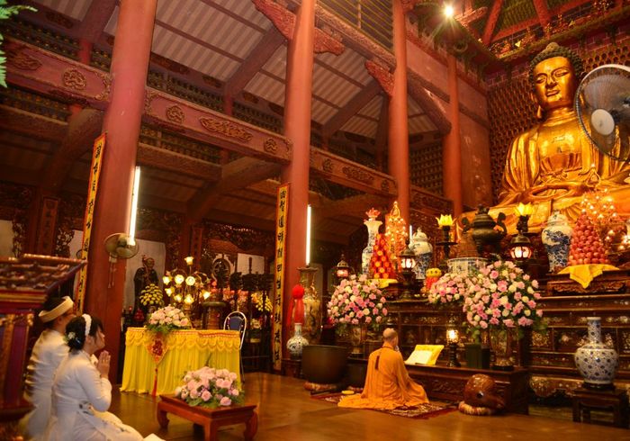 Linh thiêng Chùa Đỏ Hải Phòng - Điểm du lịch tâm linh nổi bật 4