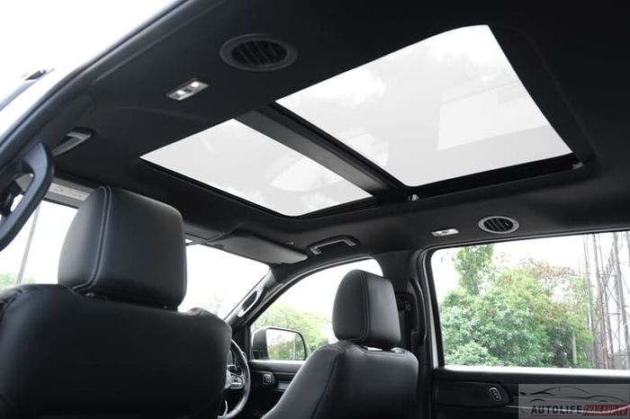 Hình ảnh thực tế của Ford Everest Platinum V6 3.0L tại Thái Lan ford-everest-platinum-v6-in-069.jpg