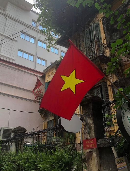 Khám phá sự dịu dàng của mùa thu Hà Nội trong những ngày đầu tiên của sự se lạnh.