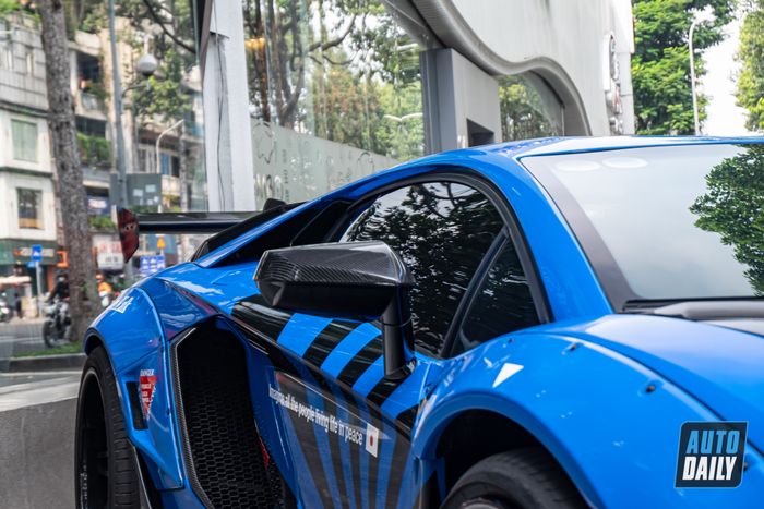 Chiếc Lamborghini Aventador độ Liberty Walk độc nhất tại Việt Nam đã được trả về với màu sơn nguyên bản.