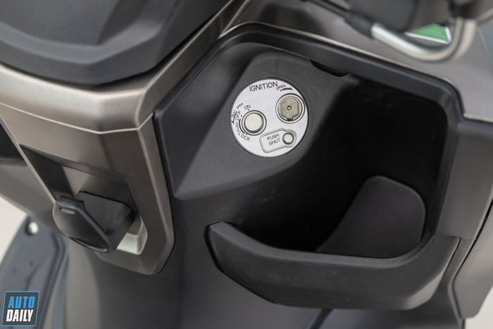 Burgman Street - Xe tay ga mới của Suzuki, có giá 49,5 triệu đồng Suzuki-Burgman-Street (21).JPG