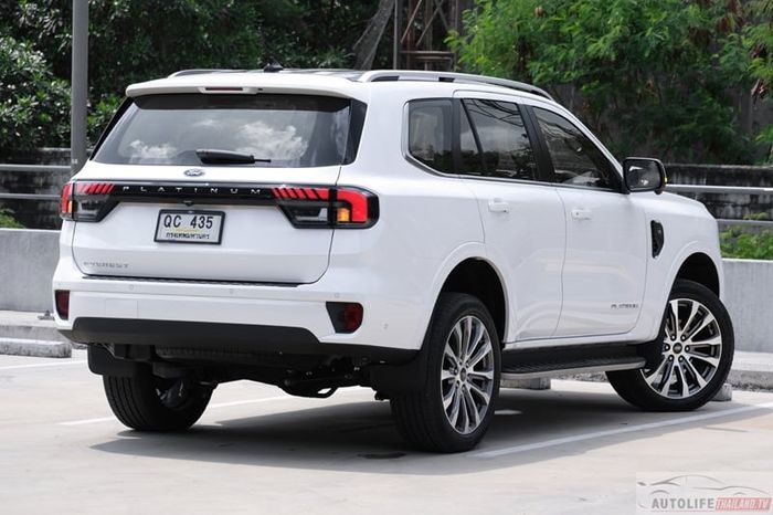 Hình ảnh thực tế của Ford Everest Platinum V6 3.0L tại Thái Lan ford-everest-platinum-v6-ex-004.jpg