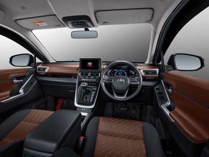 Toyota Innova 2023 sẽ sớm ra mắt tại Philippines. Mẫu xe sẽ được nhập khẩu và bán tại Việt Nam từ quý III/2023. Chi tiết về Toyota Innova 2023 vừa ra mắt, giá khởi điểm từ 26.600 USD.