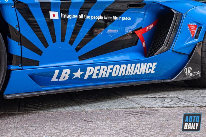Chiếc Lamborghini Aventador độ Liberty Walk độc nhất tại Việt Nam đã được trả về với màu sơn nguyên bản.