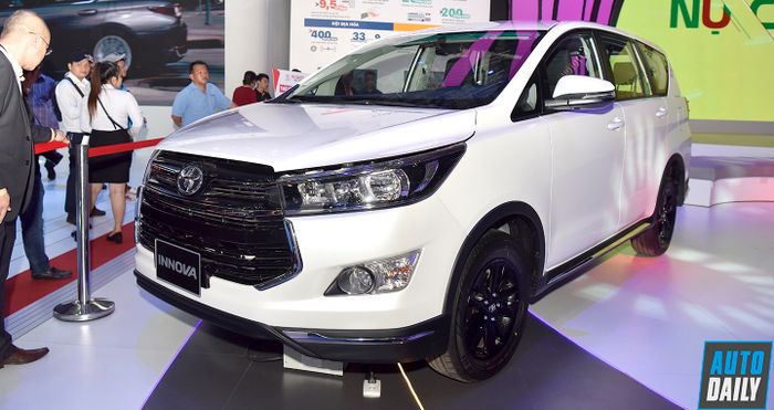 Toyota Việt Nam thu hồi gần 11.700 xe vì lỗi bơm nhiên liệu. Giá của Toyota Innova tại Việt Nam tăng đến 40 triệu đồng.