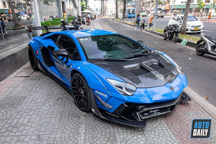 Chiếc Lamborghini Aventador độ Liberty Walk độc nhất tại Việt Nam đã được trả về với màu sơn nguyên bản.