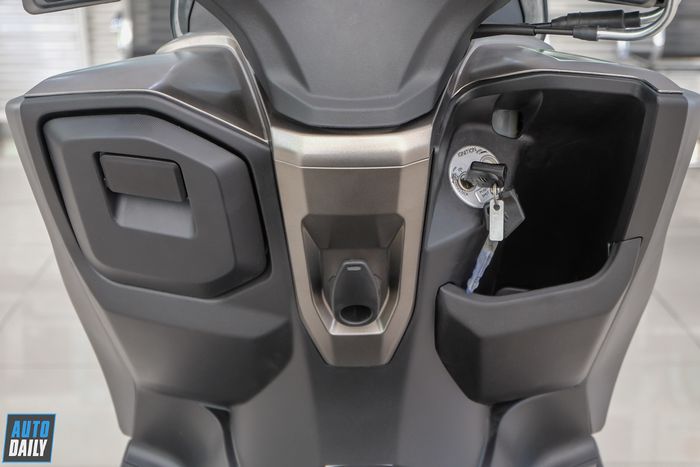Burgman Street - Xe tay ga mới của Suzuki, có giá 49,5 triệu đồng Suzuki-Burgman-Street (17).JPG