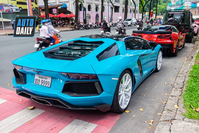 Ngắm nhìn đoàn siêu xe thả dạo trên đường phố Sài Gòn trong dịp kỷ niệm Quốc khánh.