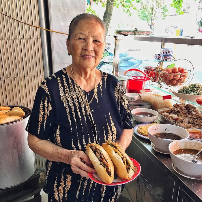 Bánh mì Madam Khánh Hội An - Trải nghiệm hương vị bánh mì tuyệt vời nhất thế giới 4
