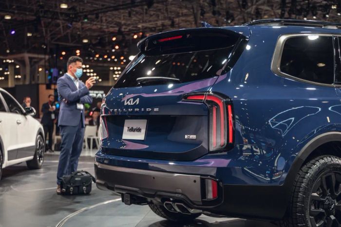 Ảnh thực tế Kia Telluride 2023: Nam tính, sang trọng, đầy đủ công nghệ an toàn, sẵn sàng thách thức Explorer