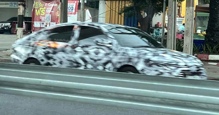 Toyota Vios 2023 tiếp tục xuất hiện ở Thái Lan trước ngày ra mắt chính thức vào tháng 8. 2023-toyota-vios-spyshots-thailand-3.webp